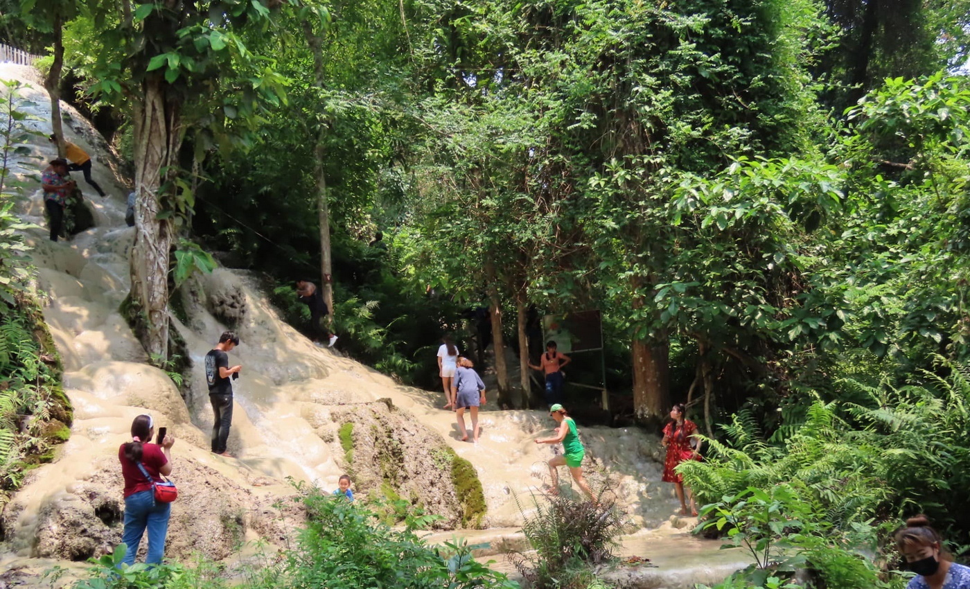 buatong waterfall, bua tong waterfall, buatong sticky waterfall, bua tong sticky waterfall, sticky waterfall, sticky waterfall chiang mai