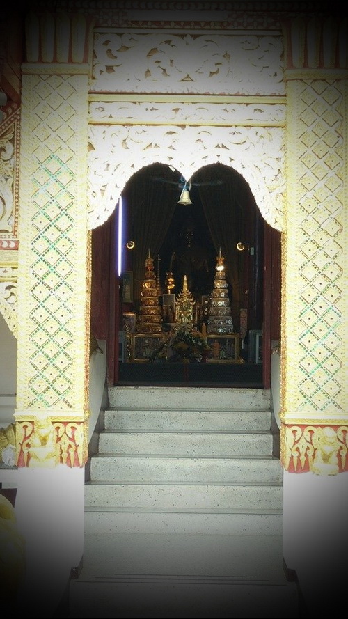 phrathat doi kham temple, wat phrathat doi kham, phra that doi kham, phrathat doi kham