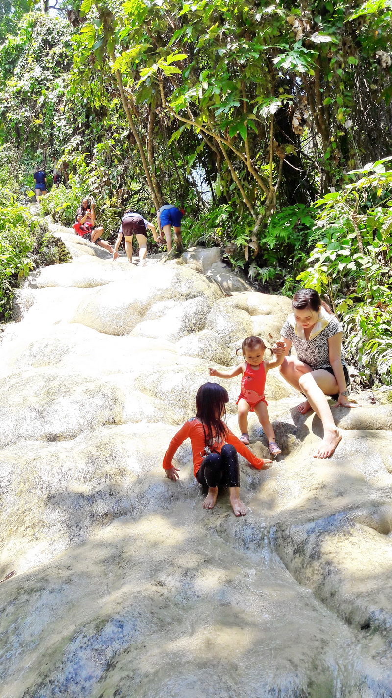 sticky waterfall, bua tong waterfall, buatong waterfall, buatong sticky waterfall