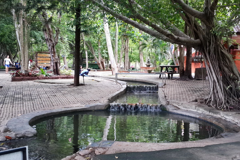 san khampaeng hot springs