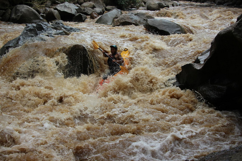 chiang mai white water rafting, chiang mai rubber rafting, chiang mai rubber boat tour, chiang mai rubber boat adventure, chiang mai rafting tour, chiang mai white water rafting adventure