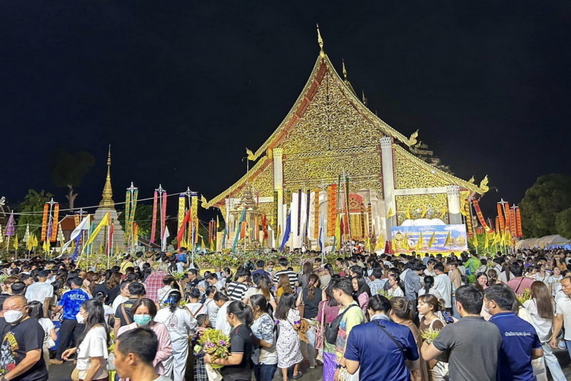 chedi luang temple, wat chedi luang, wat chedi luang worawihan, chedi luang worawihan temple