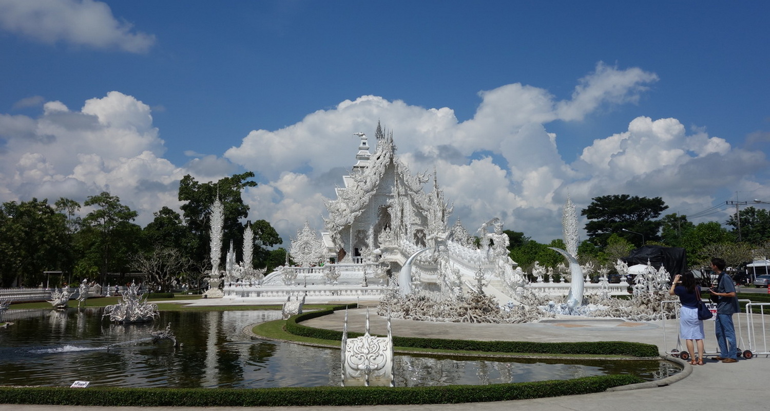 wat rong khun, rong khun temple, white temple, attractions in chiang rai, chiang rai attractions, must place in chiang rai