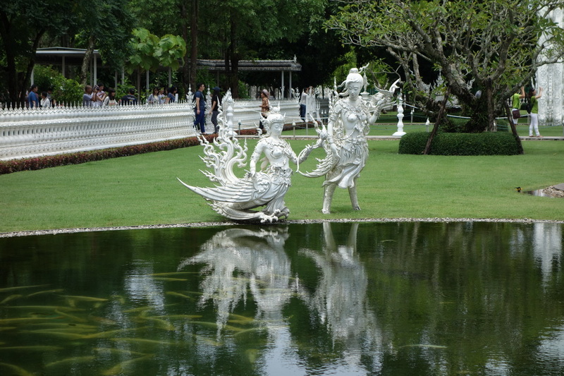 wat rong khun, rong khun temple, white temple, attractions in chiang rai, chiang rai attractions, must place in chiang rai