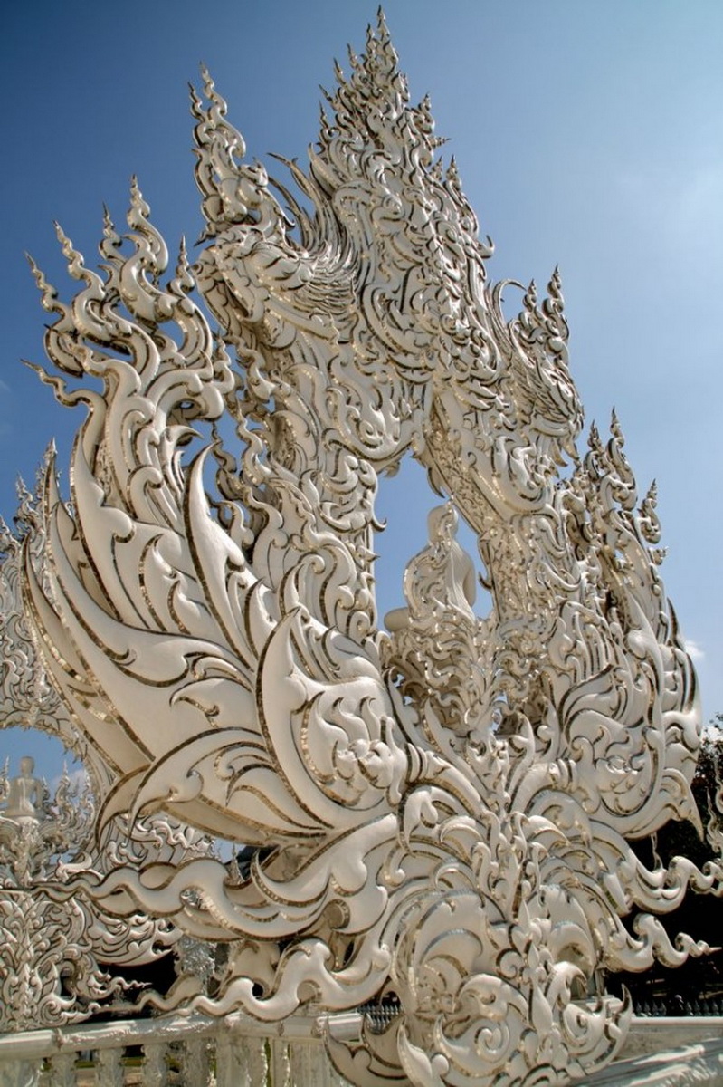 wat rong khun, rong khun temple, white temple, attractions in chiang rai, chiang rai attractions, must place in chiang rai