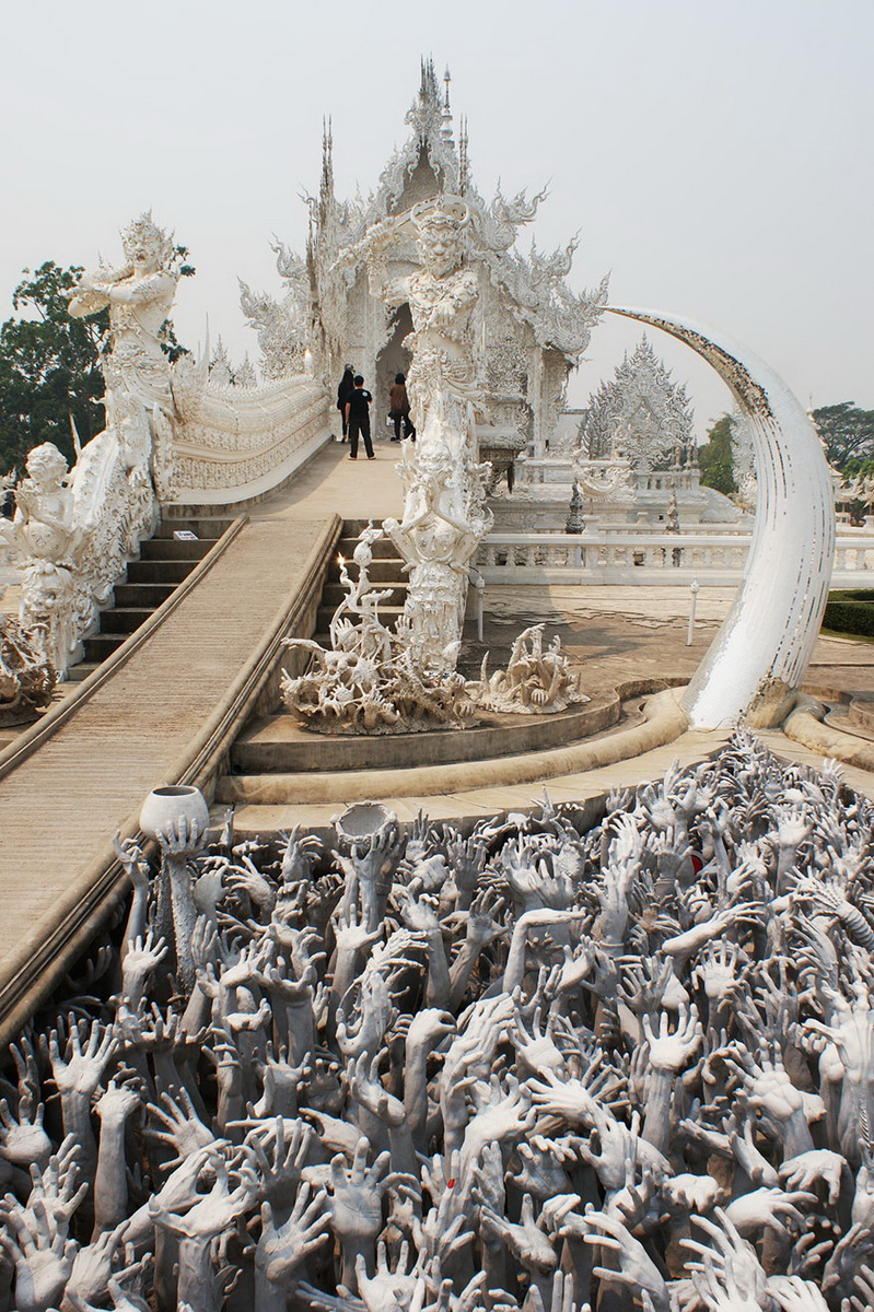 wat rong khun, rong khun temple, white temple, attractions in chiang rai, chiang rai attractions, must place in chiang rai