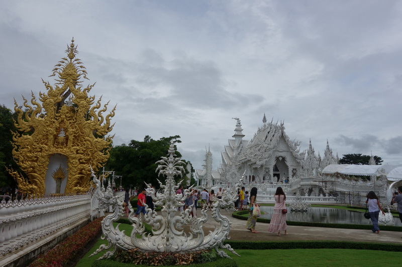 wat rong khun, rong khun temple, white temple, attractions in chiang rai, chiang rai attractions, must place in chiang rai