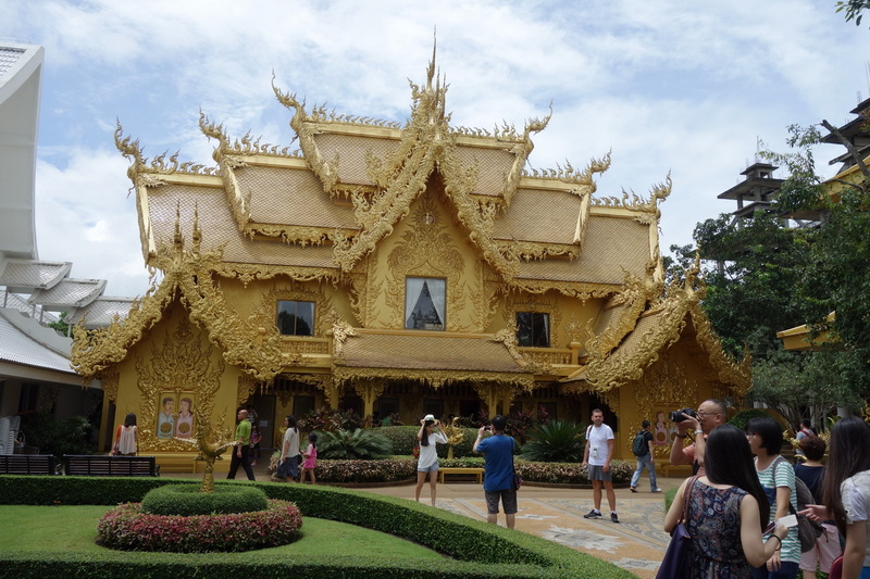 wat rong khun, rong khun temple, white temple, attractions in chiang rai, chiang rai attractions, must place in chiang rai