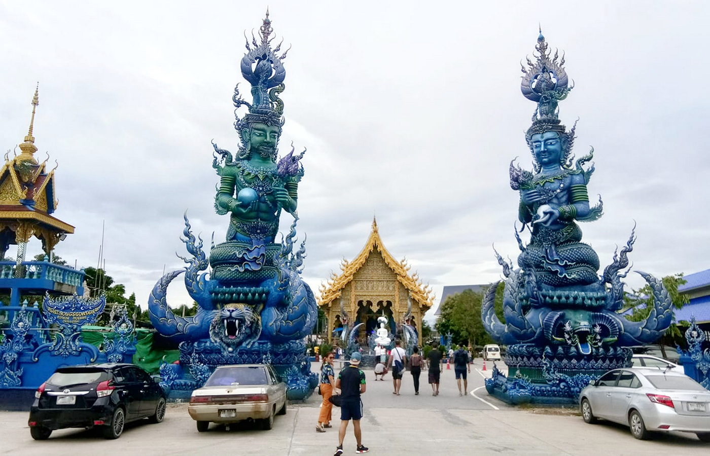 blue temple, blue temple  chiang rai, wat rong suea ten, wat rong sueaten, rong suea ten temple, rong sueaten temple, the blue temple, the blue temple  chiang rai