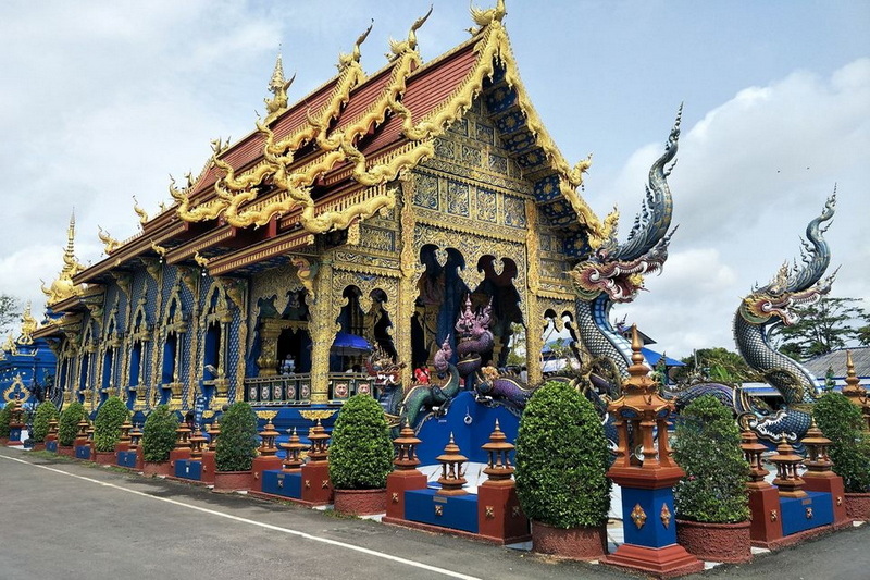 blue temple, rong sueten temple, budget tour chiang rai, chiang rai day tour, chiang rai tour from chiang mai, tour from chiang mai to chiang rai, one day tour chiang rai, day tour chiang rai, chiang rai tours, tour chiang rai golden triangle