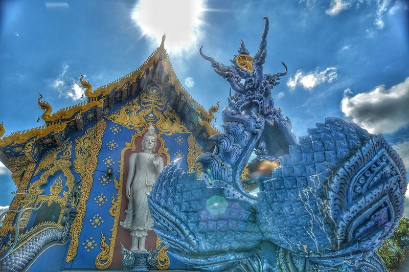 blue temple, rong sueten temple, budget tour chiang rai, chiang rai day tour, chiang rai tour from chiang mai, tour from chiang mai to chiang rai, one day tour chiang rai, day tour chiang rai, chiang rai tours, tour chiang rai golden triangle