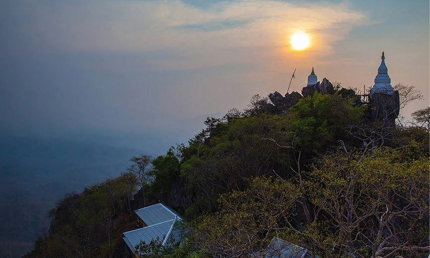 wat chalermprakiat, chalermprakiat temple, mountain temple, wat phraphutthabat sutthawart, phraphutthabat sutthawart temple