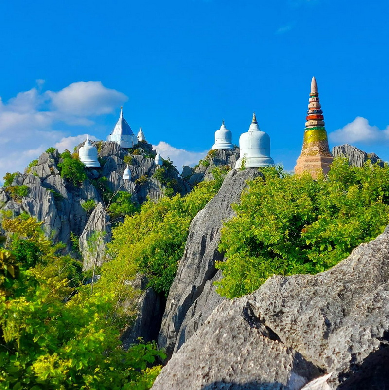 wat chalermprakiat, chalermprakiat temple, mountain temple, wat phraphutthabat sutthawart, phraphutthabat sutthawart temple