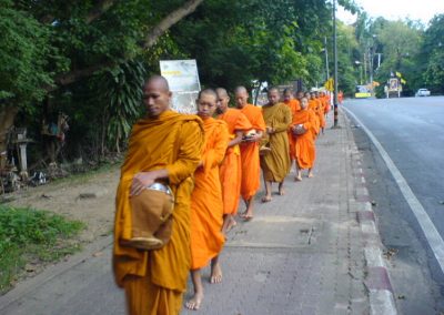 alms offering & temple hopping in chiang mai, alms offering in chiang mai, chiang mai almsgiving tour, morning alms to monks tour in chiang mai, monks alms offering tour in chiang mai, chiang mai sunrise tour, doi suthep sunrise tour