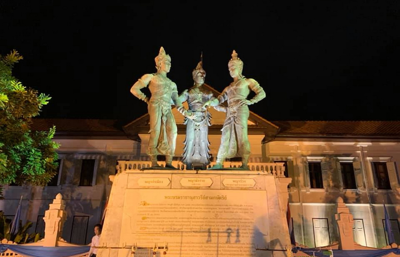 three kings monument, 3 kings monument, III king monuments, center of chiang mai