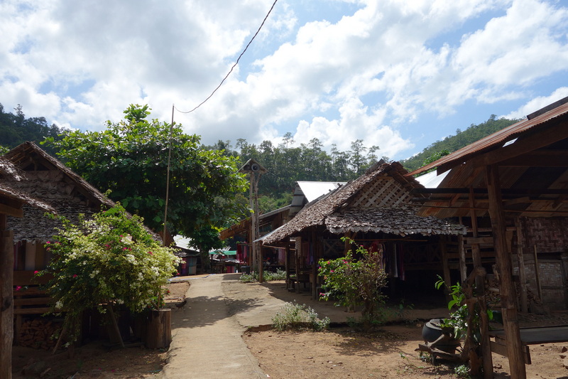 baan nam phiang din, ban nam phiang din, nam phiang din long neck village, nam phiang din village, ban nam phiang din long neck, ban nam phiang din long neck village