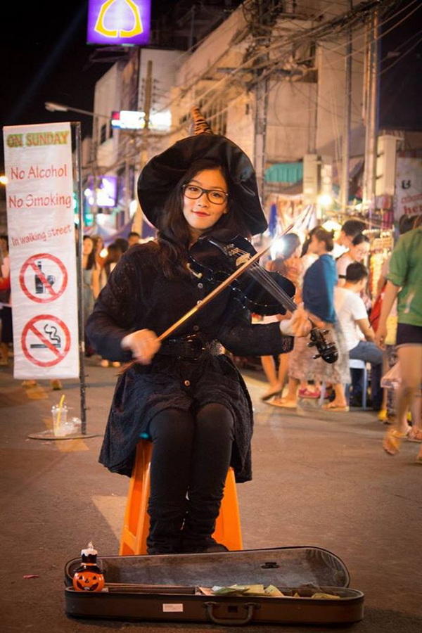 musicians student show at Sunday Night Market Chiang Mai