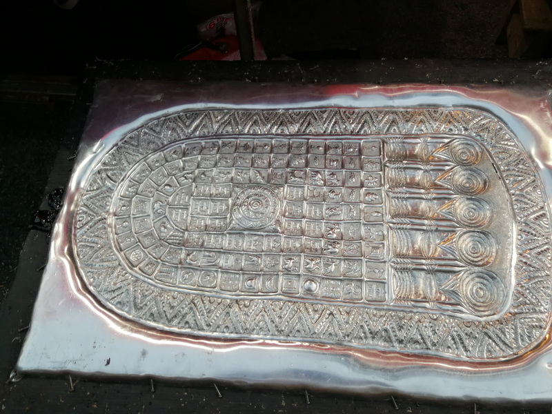 traditional silver craftsmanship at Wualai Walking Street