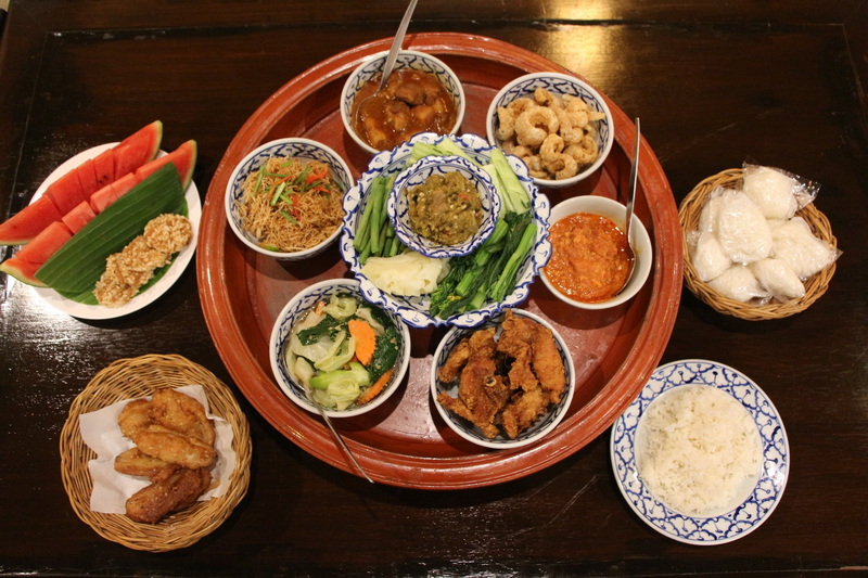 Khantoke food set Khantoke food set